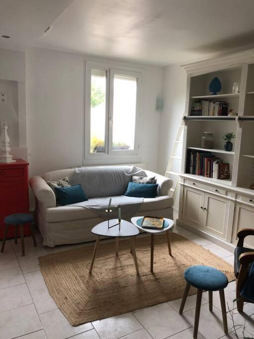 Appartement En Duplex Avec Parking Et Jardinet Бурж Екстериор снимка