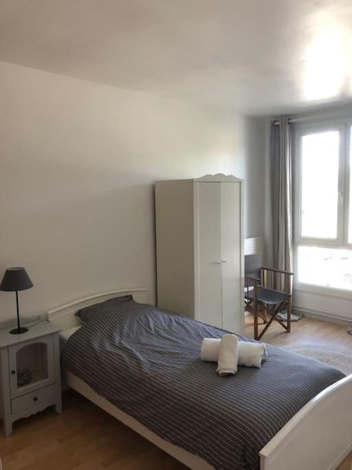 Appartement En Duplex Avec Parking Et Jardinet Бурж Екстериор снимка